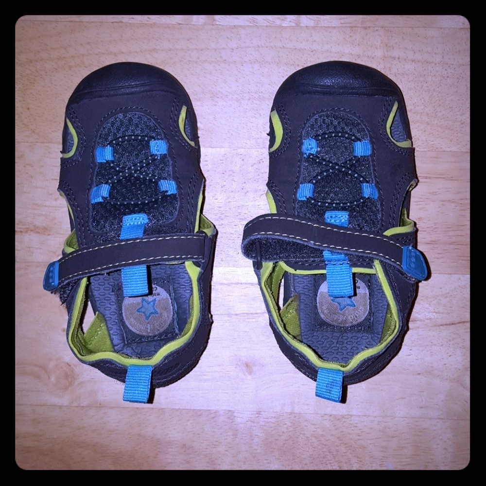 Carter's size 6 sandals